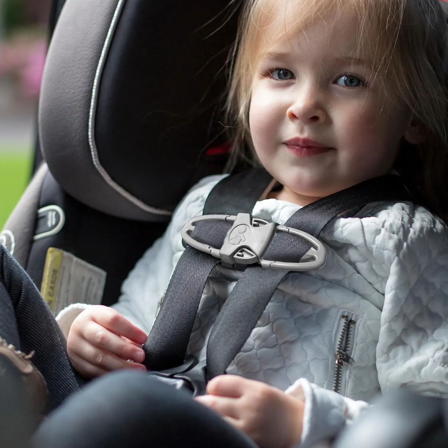 Universal Child Chest Clip Has a Non-Slip Design and is Suitable for Use On Seats, Strollers, High Chairs, School Bags and Work Belts, Providing All-Around Protection for Your Child